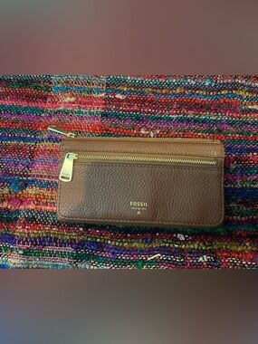 Fossil Chestnut Brown Leather Zip Clutch with Gold Hardware